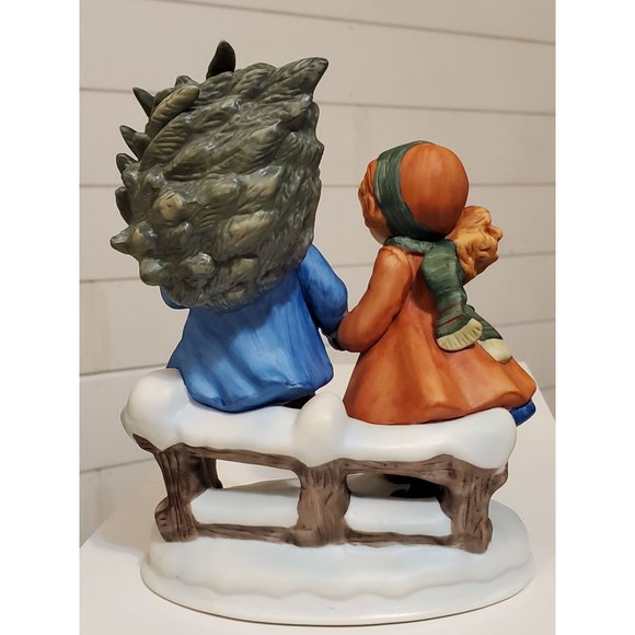 Vintage Avon Christmas Memories 1981 Porcelain Figurine - Picture 13 of 16